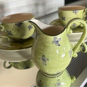 Hand painted from Portugal! Rare find, beautiful 5 piece tea/coffee set.